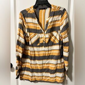 Doe & Rae Gold and Black Long Sleeve Blouse